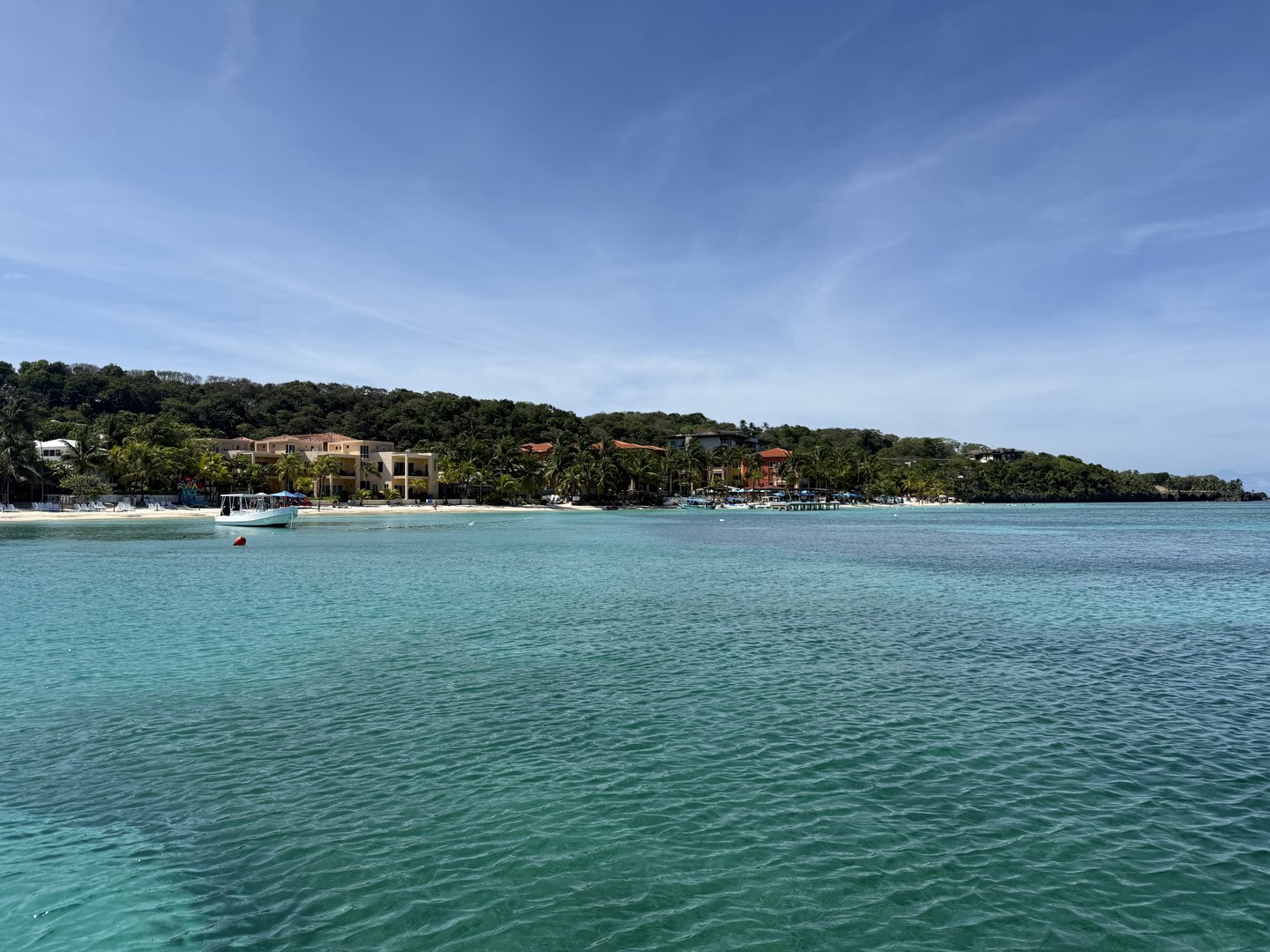 Roatán travel scene